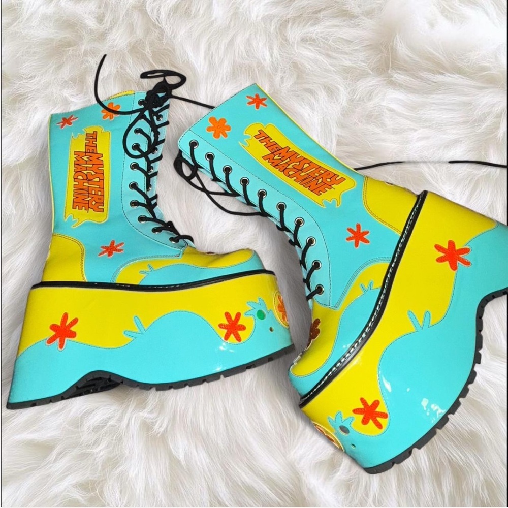 DEAD STOCK Dolls Kill x Scooby Doo Mystery Machine Boots 🩵🧡